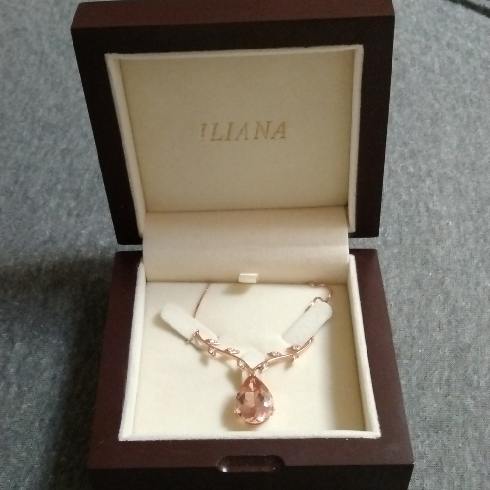 Brand new Iliana 18k rose gold ILIANA 18K Rose Gold AAA Marropino Morganite